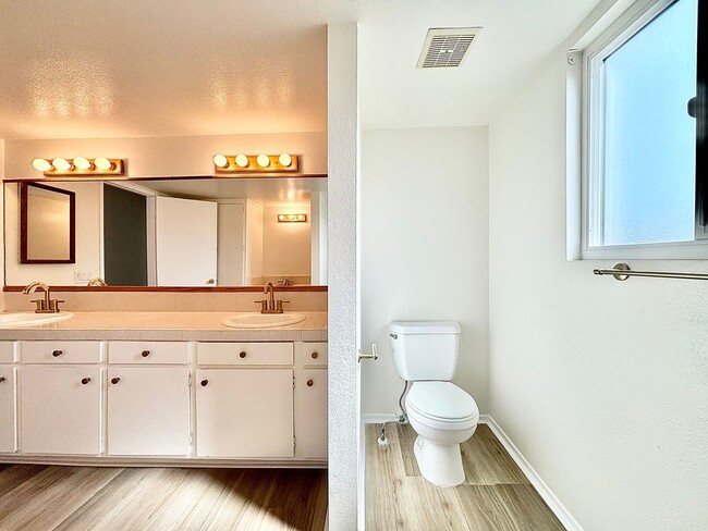 Building Photo - 145 Camarillo- LT