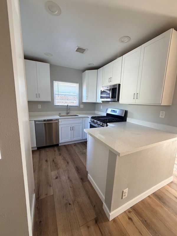 Building Photo - 4033 Linwood Pl