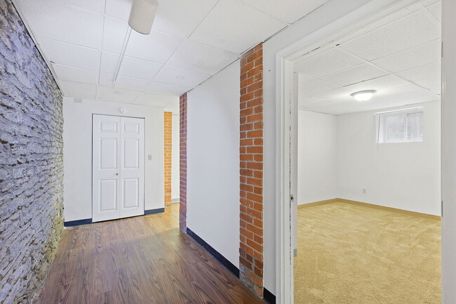 Building Photo - 28 E Hollister St