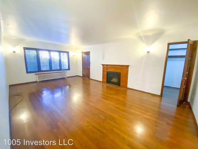 Building Photo - 1005 E Roy St