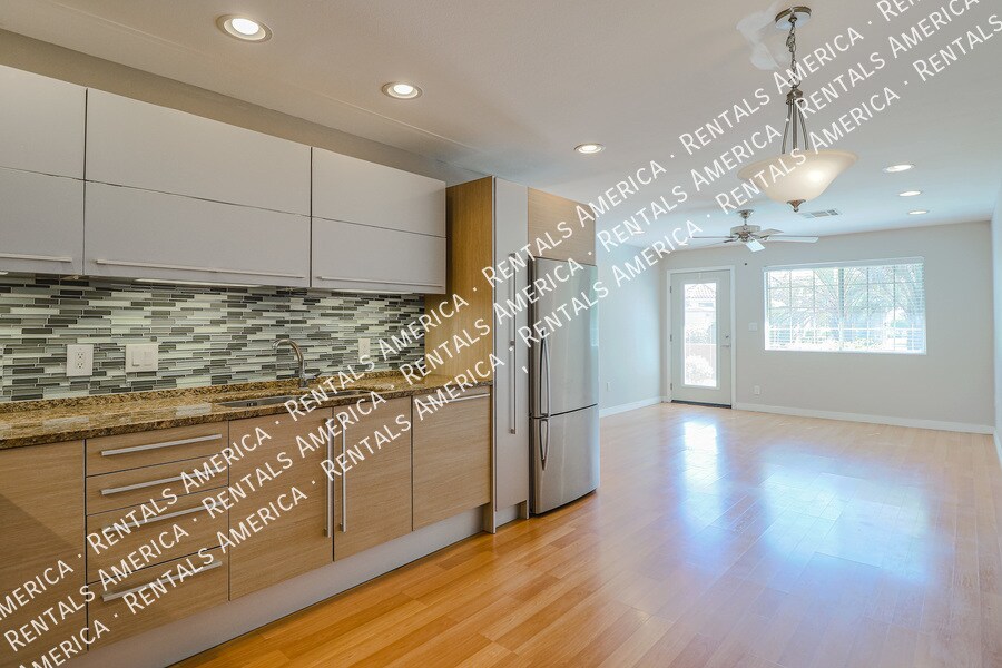 Building Photo - 1850 E Maryland Ave