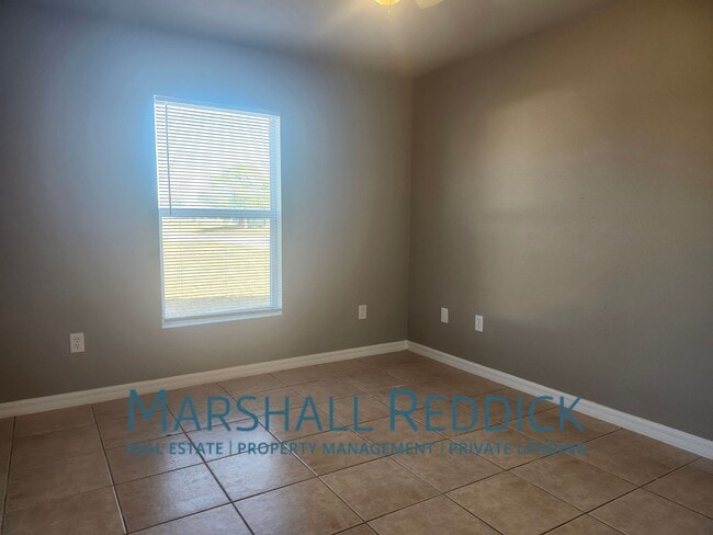 Building Photo - 3 bedroom 2 bath