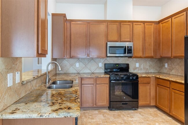 Building Photo - 24519 Red Bluff Tr