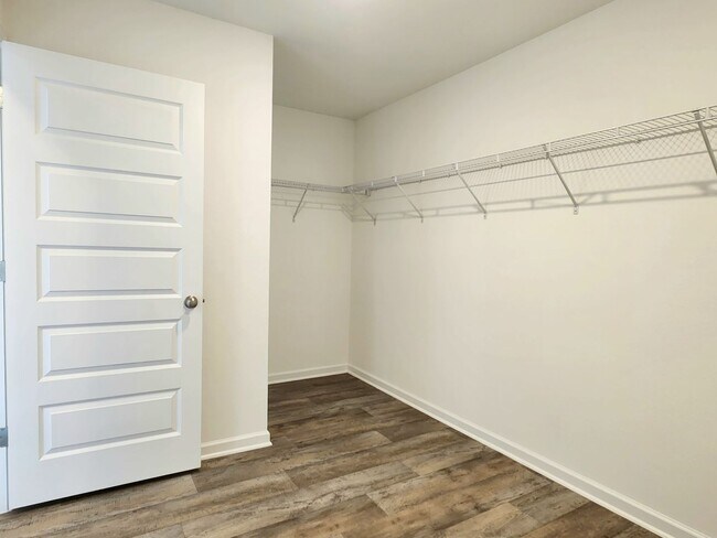 Building Photo - Lovely 4/2 available now in Raley Farms of...