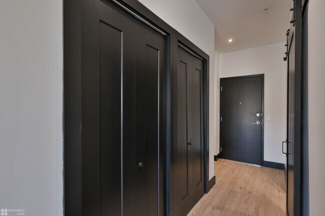 Building Photo - Studio Apartment at Watermark in Downtown ...