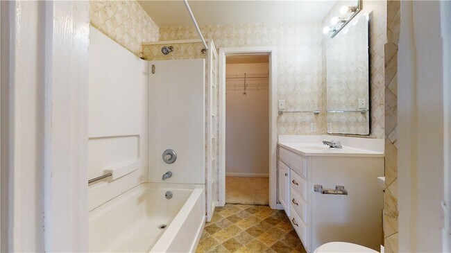 Building Photo - 1207 Lawyer St