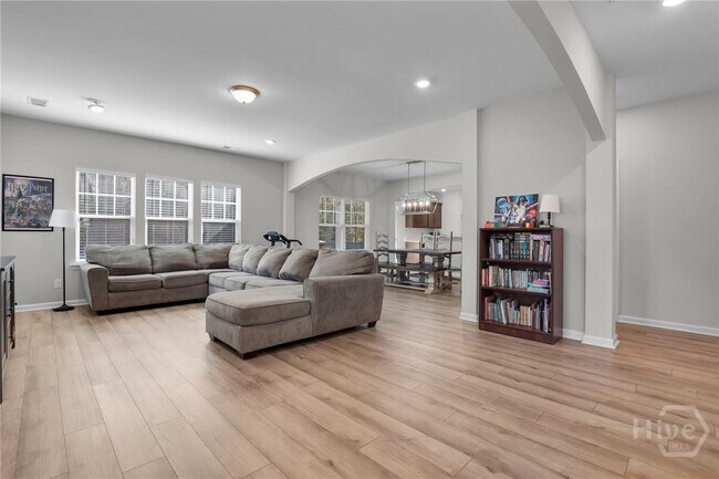 Building Photo - 2980 Kingswood Dr