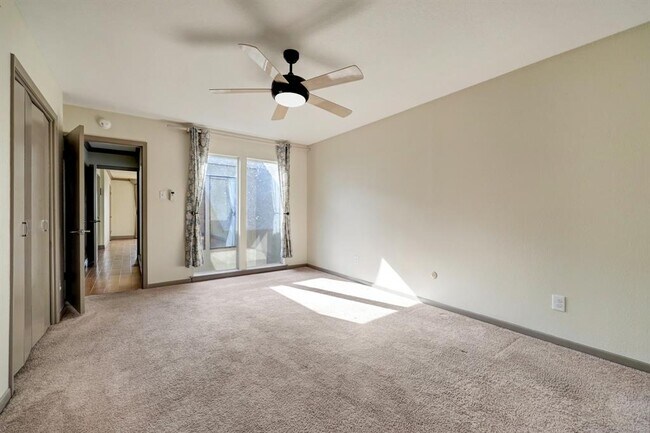 Building Photo - 3158 W Holcombe Blvd