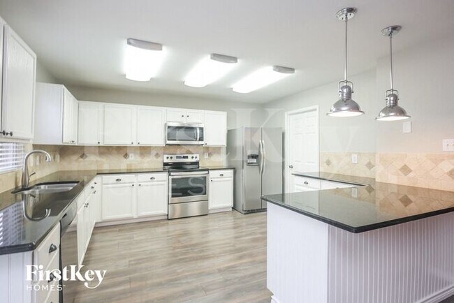 Building Photo - 5505 Camarillo Dr