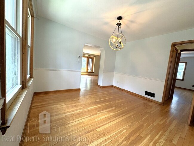 Building Photo - Beautiful home in Clintonville