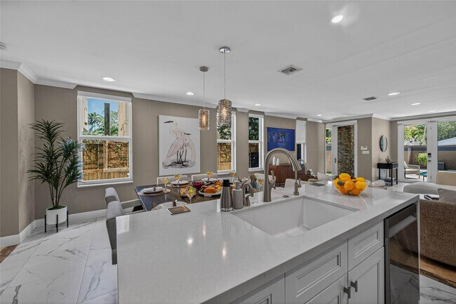 Building Photo - 1215 NE 1st St