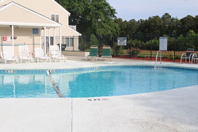 Building Photo - Rent Special w/ year lease- Beautifully Remodeled 2 Bed/2 Bath in Deer Creek @ Deerfield Surfside