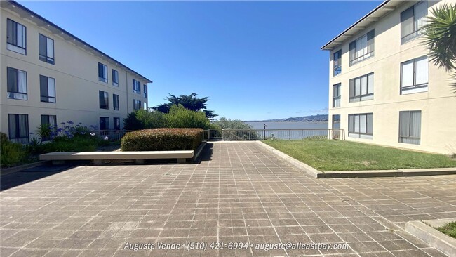 Building Photo - Water Views - Walk to the Water from your ...