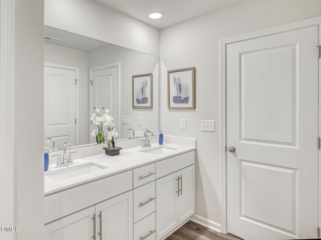 Building Photo - 900 Grand Mesa Dr