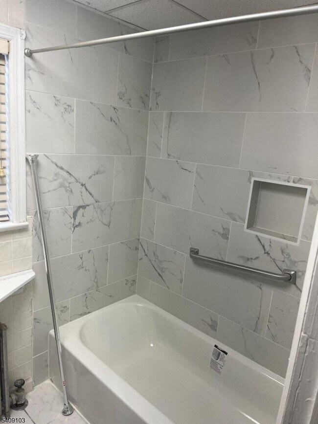 Building Photo - 136 E Main St