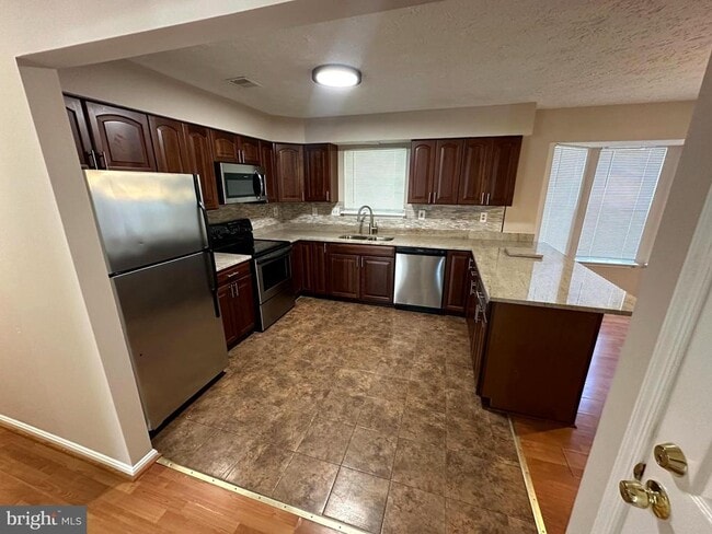 Building Photo - 2132 Robert Bowie Dr