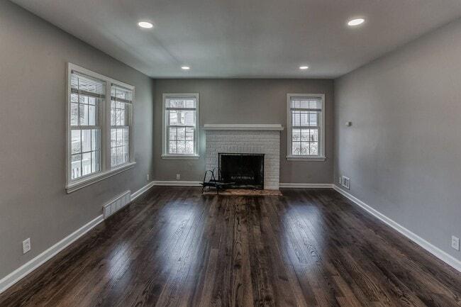 Building Photo - Amazing Aksarben Home