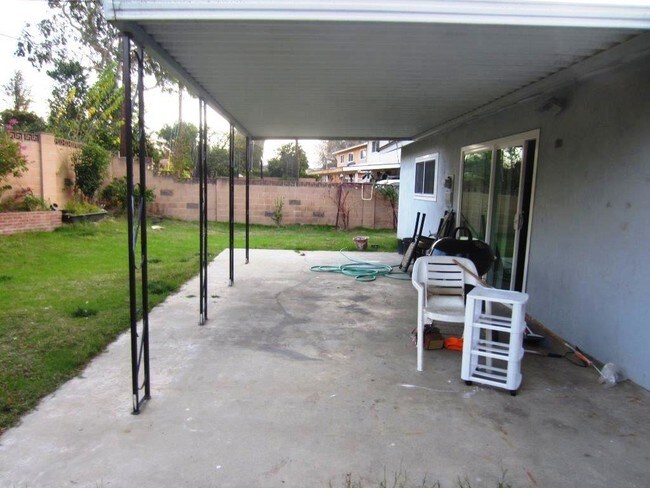 Building Photo - 2284 Athens Ave