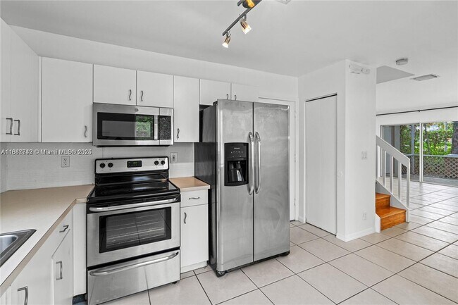 Building Photo - 1162 SW 44th Ave