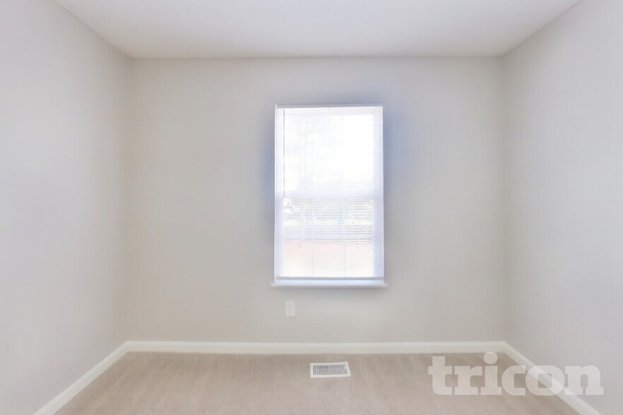 Building Photo - 131 Quiet Grove Dr