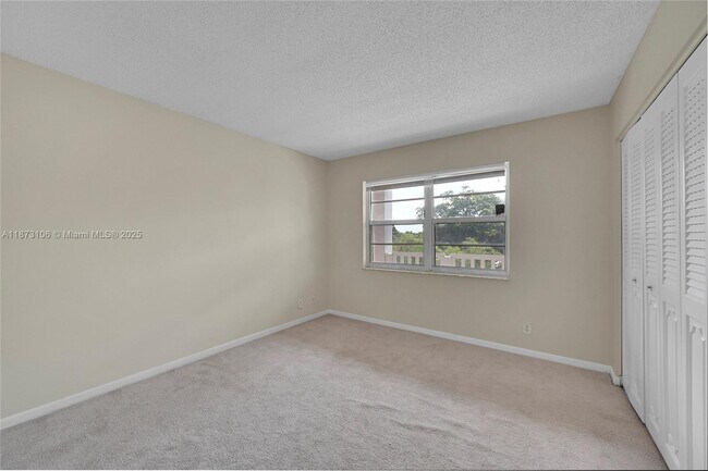 Building Photo - 1100 NW 87th Ave