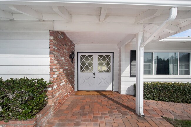 Building Photo - 1375 Muirlands Vista Way