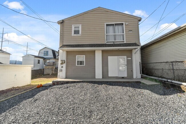 Building Photo - 127 Clearfield St