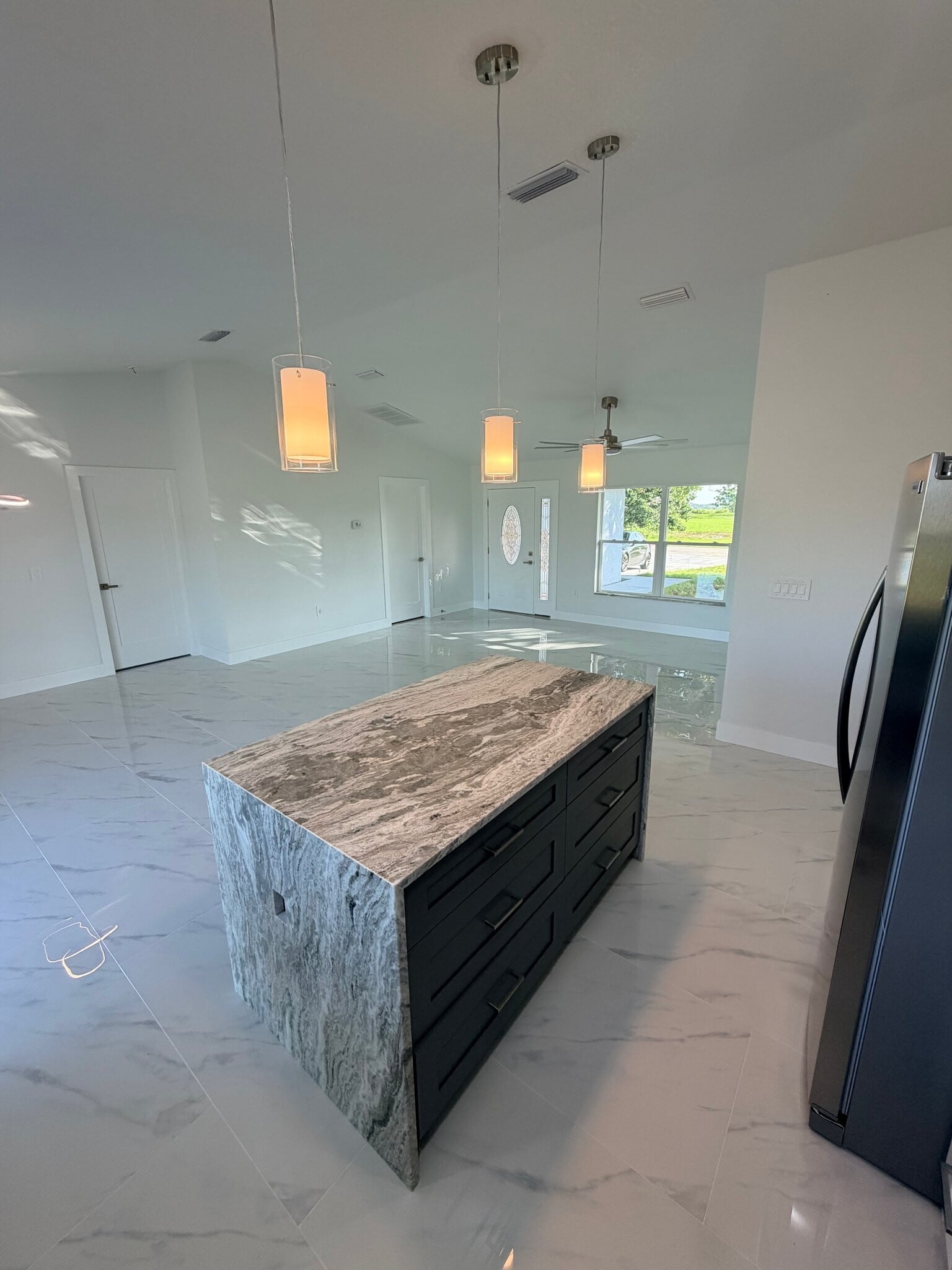Building Photo - 7016 Golf Club Dr