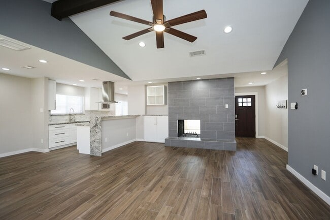 Building Photo - 2214 Holly Knoll St