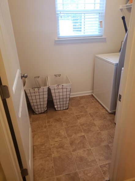 Washer Machine & Dryer included in Rent! - 263 COOLWATER LN