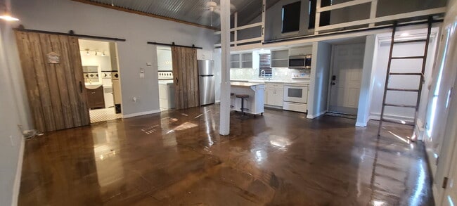 Building Photo - 211 E Voorhis Ave