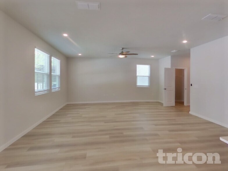 Building Photo - 14934 Macadamia Ln