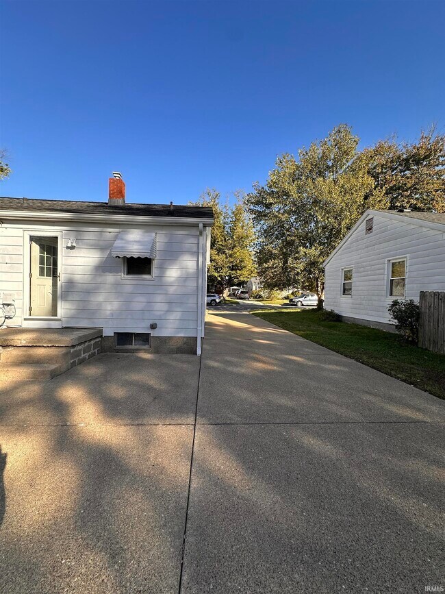 Building Photo - 104 N Norman Ave