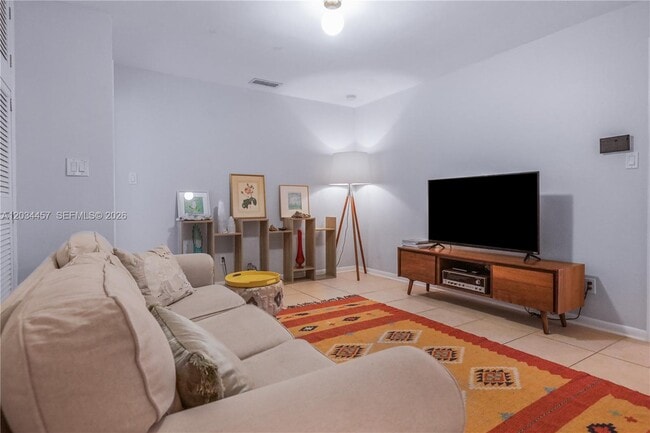 Building Photo - 4042 Greenwood Dr