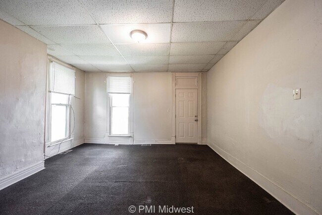 Building Photo - 632 S State St