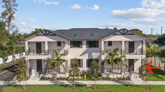 Building Photo - 5745 SW 44th Ct