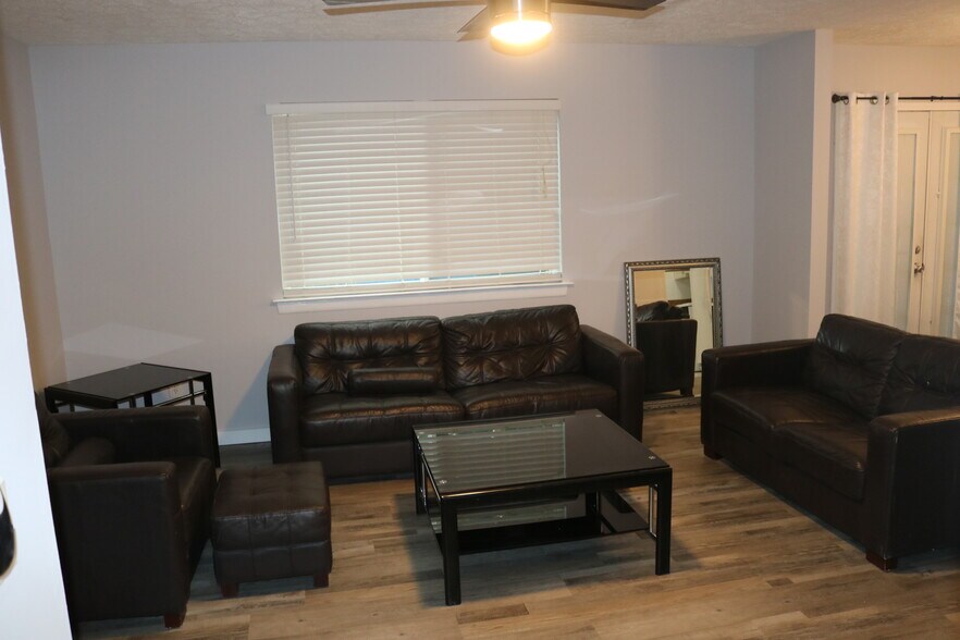 Building Photo - 3830 Kensingwood Trce