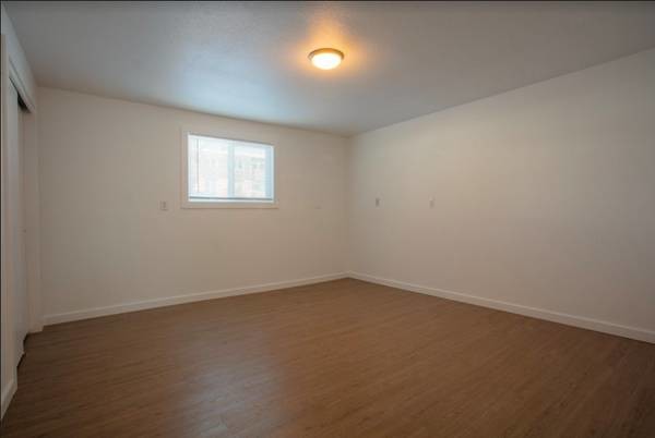 Building Photo - 102 E Hattie Ave