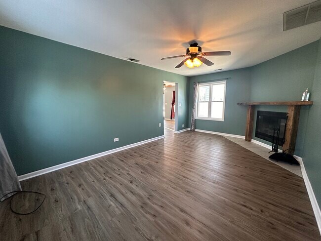 Building Photo - 33351 N Park St