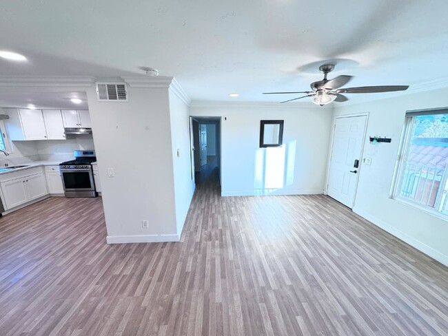 Building Photo - "Spacious 3-Bedroom Condo with 2 Full Bath...