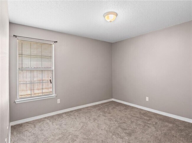 Building Photo - 8650 E Hamilton Bridges Dr