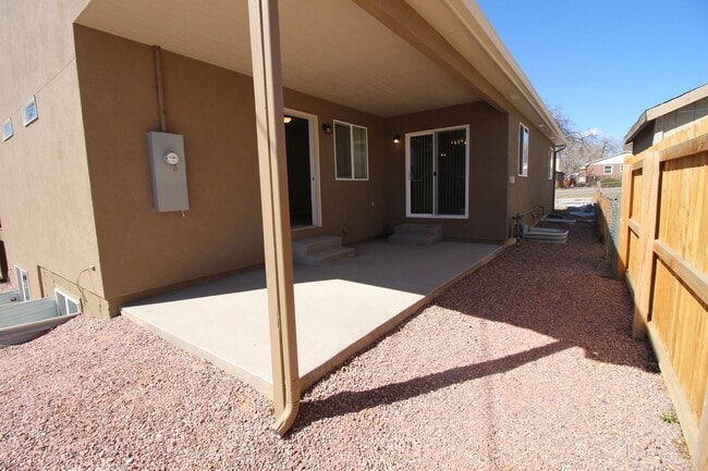 Building Photo - Brand new 3bdr 3bath duplex walking distan...