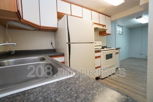 Building Photo - 1229 S Lincoln Ave