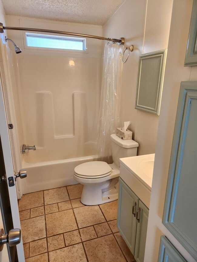 Building Photo - COMING SOON! 4-Bedroom Home in Doney Park