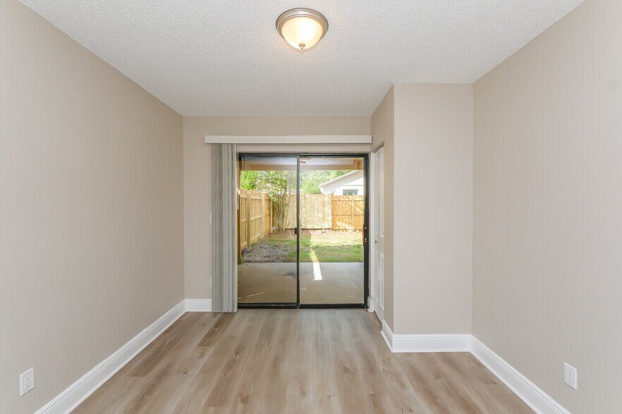 Building Photo - 623 Bellingham Pl