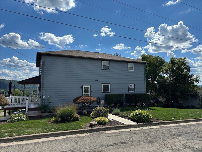 Building Photo - 127 Pierce Ave