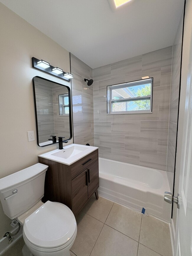 Building Photo - 175 SE El Sito Ct