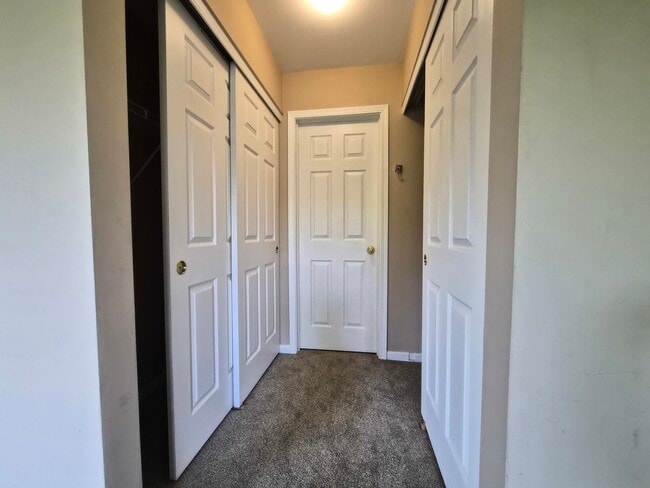 Building Photo - 1015 Woodview Ct