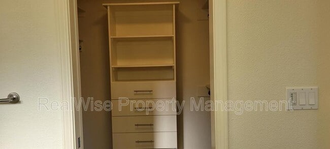 Building Photo - 1267 SW Ironwood Dr