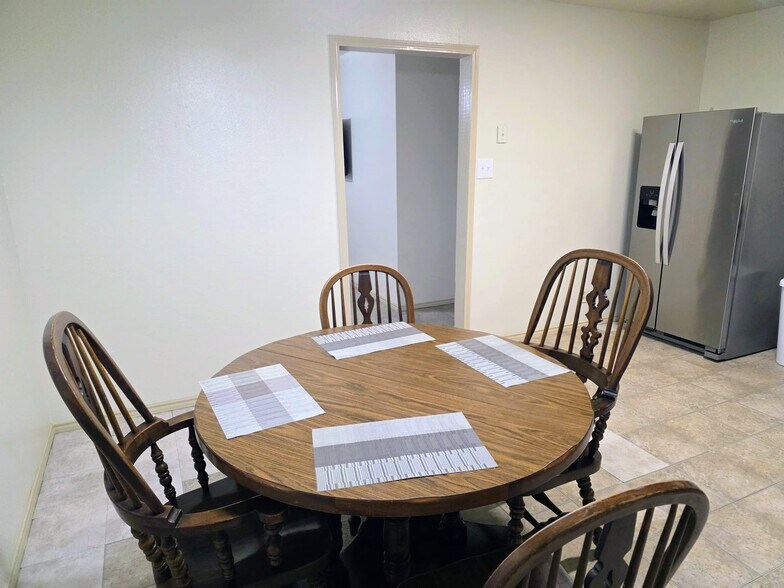 Building Photo - 4616 Central Cir